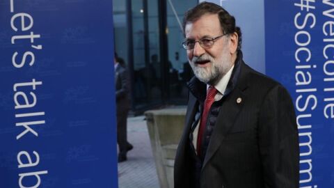 El presidente del Gobierno espa&ntilde;ol, Mariano Rajoy, a su llegada a la Cumbre Social Europea de Gotemburgo