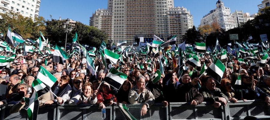 La sociedad extremeña protagoniza una manifestación en Madrid, con una voz única y reivindicativa por "un tren digno ya" La sociedad extremeña protagoniza una manifestación en Madrid, con una voz única y reivindicativa por "un tren digno ya"