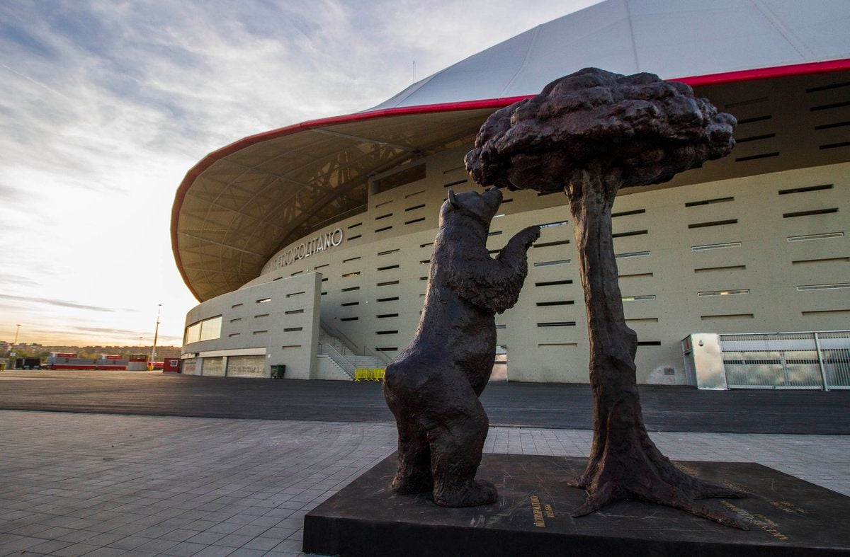 La escultura del Oso y el Madroño ya luce en los alrededores del Wanda Metropolitano La escultura del Oso y el Madroño ya luce en los alrededores del Wanda Metropolitano