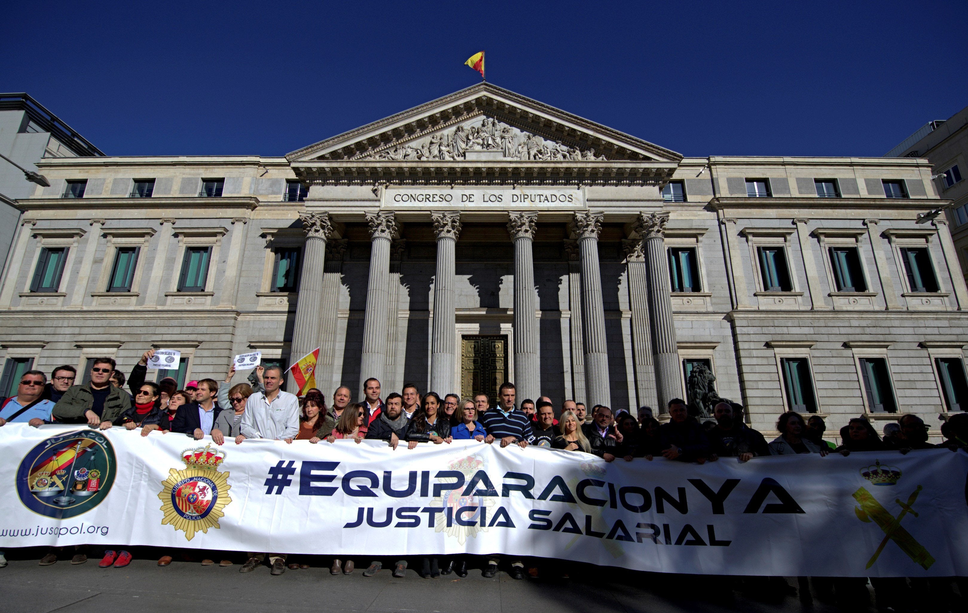 Policías y guardias civiles rompen la negociación sobre la equiparación salarial por la oferta "inaceptable" de Interior Policías y guardias civiles rompen la negociación sobre la equiparación salarial por la oferta "inaceptable" de Interior