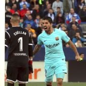 Luis Suárez celebra su segundo gol ante Pichu Cuellar