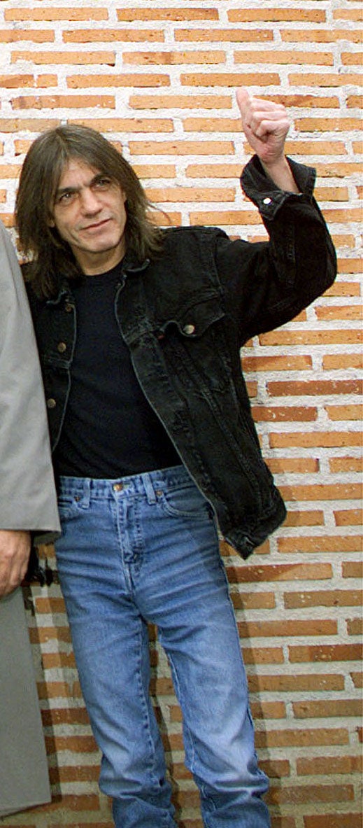 Muere el guitarrista y cofundador de AC/DC, Malcolm Young a los 64 años Muere el guitarrista y cofundador de AC/DC, Malcolm Young a los 64 años