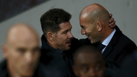Saludo entre Simeone y Zidane