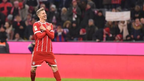 Lewandowski celebra un gol ante el Augsburgo