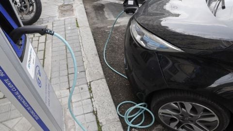 Foto de archivo de un coche el&eacute;ctrico