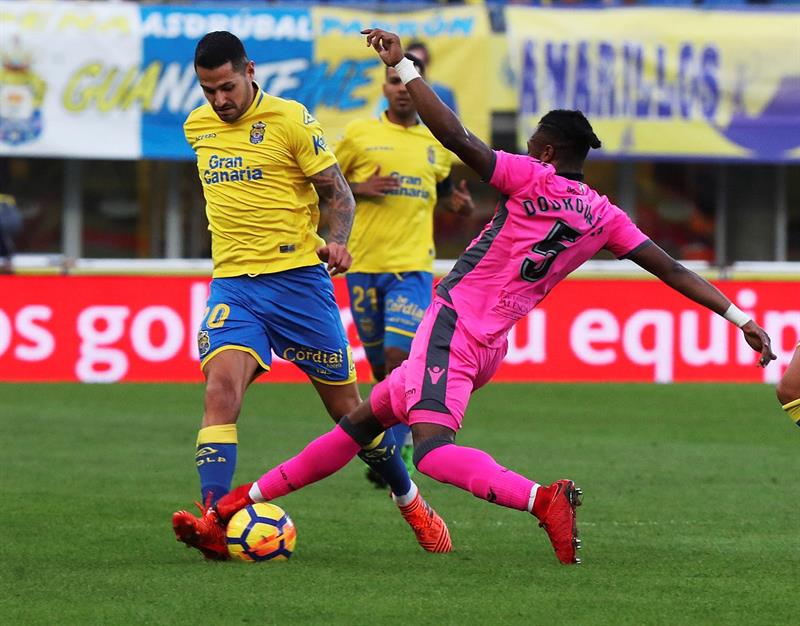Doukouré se rompe el ligamento de la rodilla izquierda Doukouré se rompe el ligamento de la rodilla izquierda