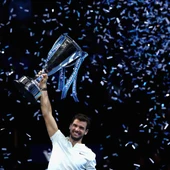 Dimitrov levanta la Copa de Maestros en Londres Dimitrov levanta la Copa de Maestros en Londres