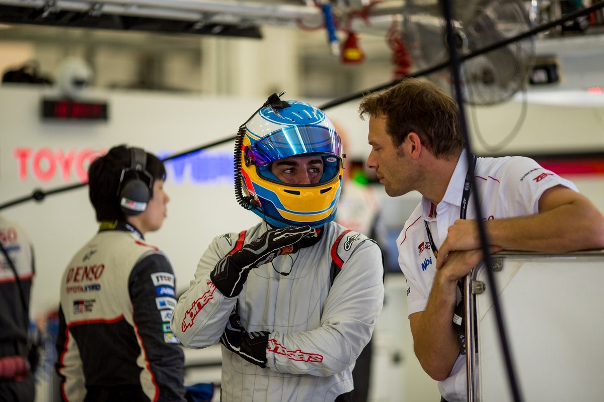 Fernando Alonso, tras subirse al LMP1 de Toyota: "Llevaba tiempo queriendo probar un coche como este" Fernando Alonso, tras subirse al LMP1 de Toyota: "Llevaba tiempo queriendo probar un coche como este"