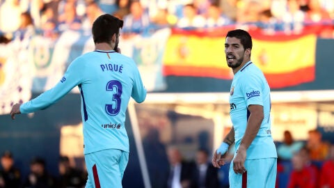 Gerard Piqu&eacute; y Luis Su&aacute;rez, en Butarque