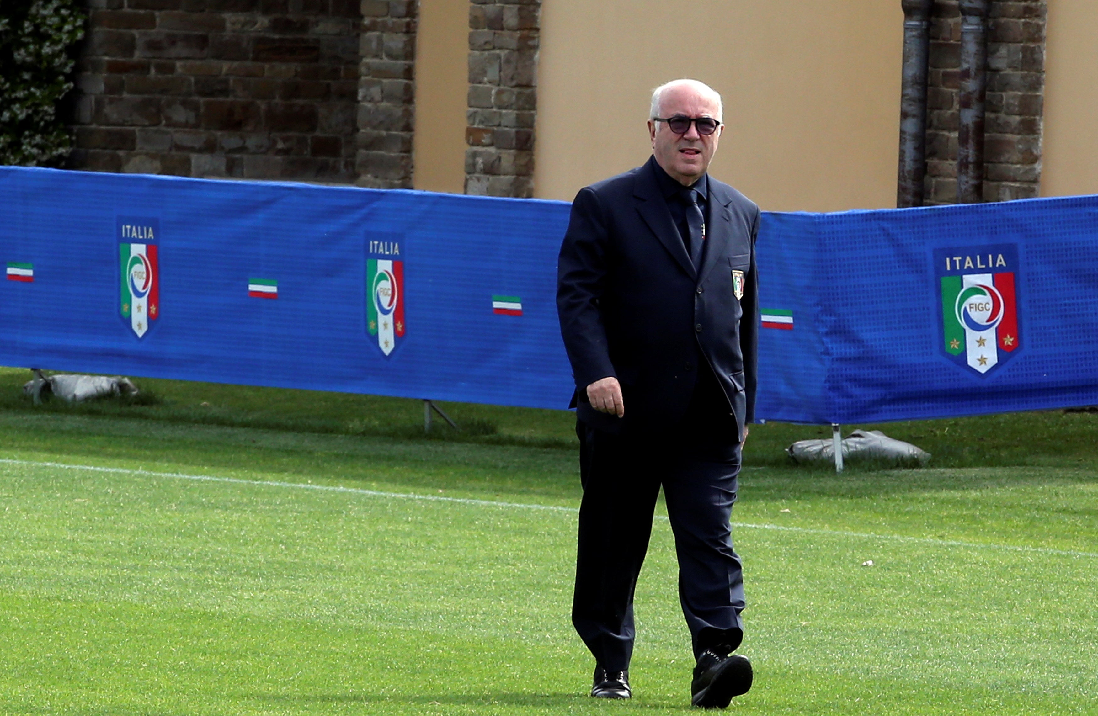 Dimite Carlo Tavecchio, presidente de la Federación de Fútbol italiana Dimite Carlo Tavecchio, presidente de la Federación de Fútbol italiana