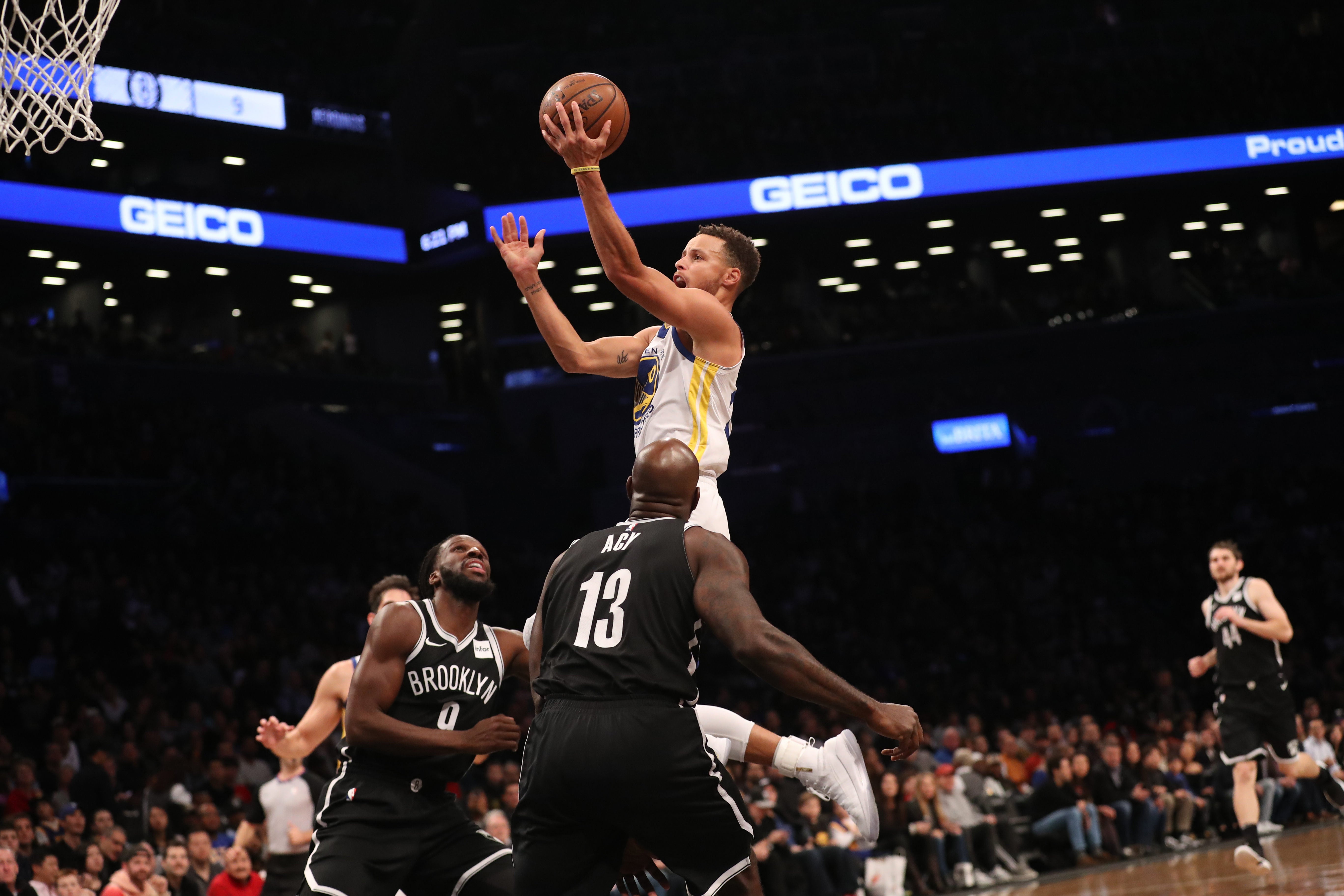 Los Raptors de Ibaka mantienen su racha en la gran noche de Curry en Brooklyn Los Raptors de Ibaka mantienen su racha en la gran noche de Curry en Brooklyn