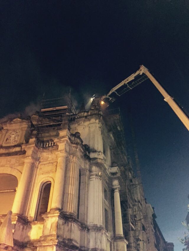 Controlado el incendio en el MAS, mientras se trabaja en acceder al foco caliente Controlado el incendio en el MAS, mientras se trabaja en acceder al foco caliente