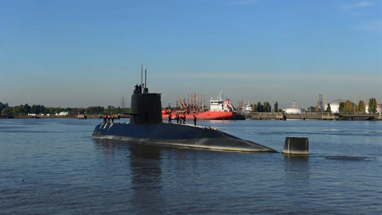 Fotografía de archivo del submarino de la Armada desaparecido