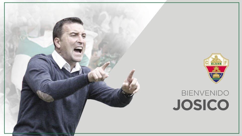 Josico llega al banquillo del Elche junto a su ayudante Jaime Prado Josico llega al banquillo del Elche junto a su ayudante Jaime Prado