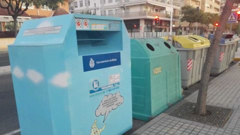 Contenedor de recogida de ropa usada en Elche