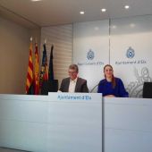 Rafael Climent, conseller de Ecomonía, y Mireia Mollà, concejala de Relaciones Institucionales en el Ayuntamiento de Elche