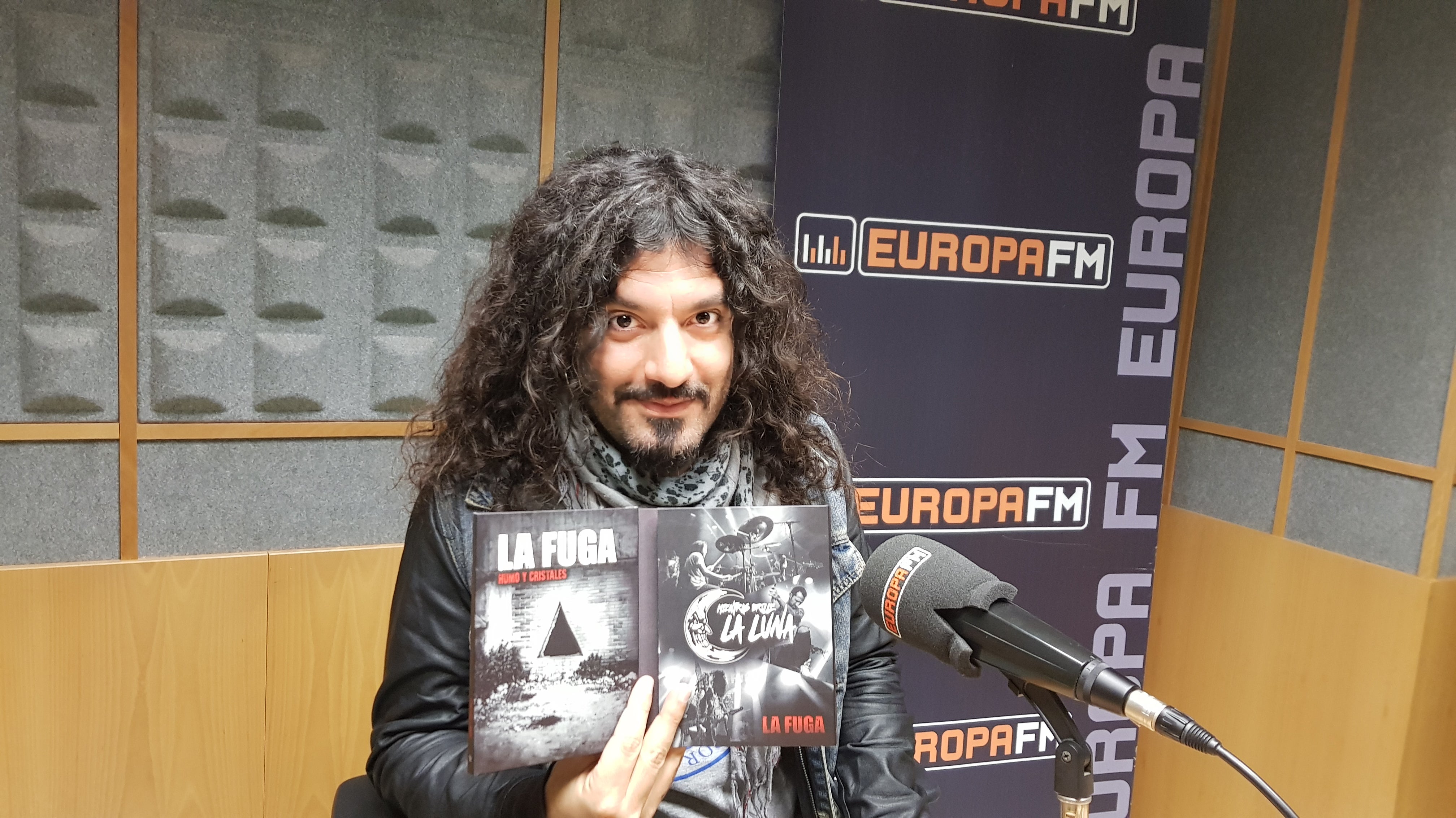 La Fuga presenta su nuevo trabajo "Humo y Cristales" en una edición muy especial con el directo "Mientras brille la luna". La Fuga presenta su nuevo trabajo "Humo y Cristales" en una edición muy especial con el directo "Mientras brille la luna".