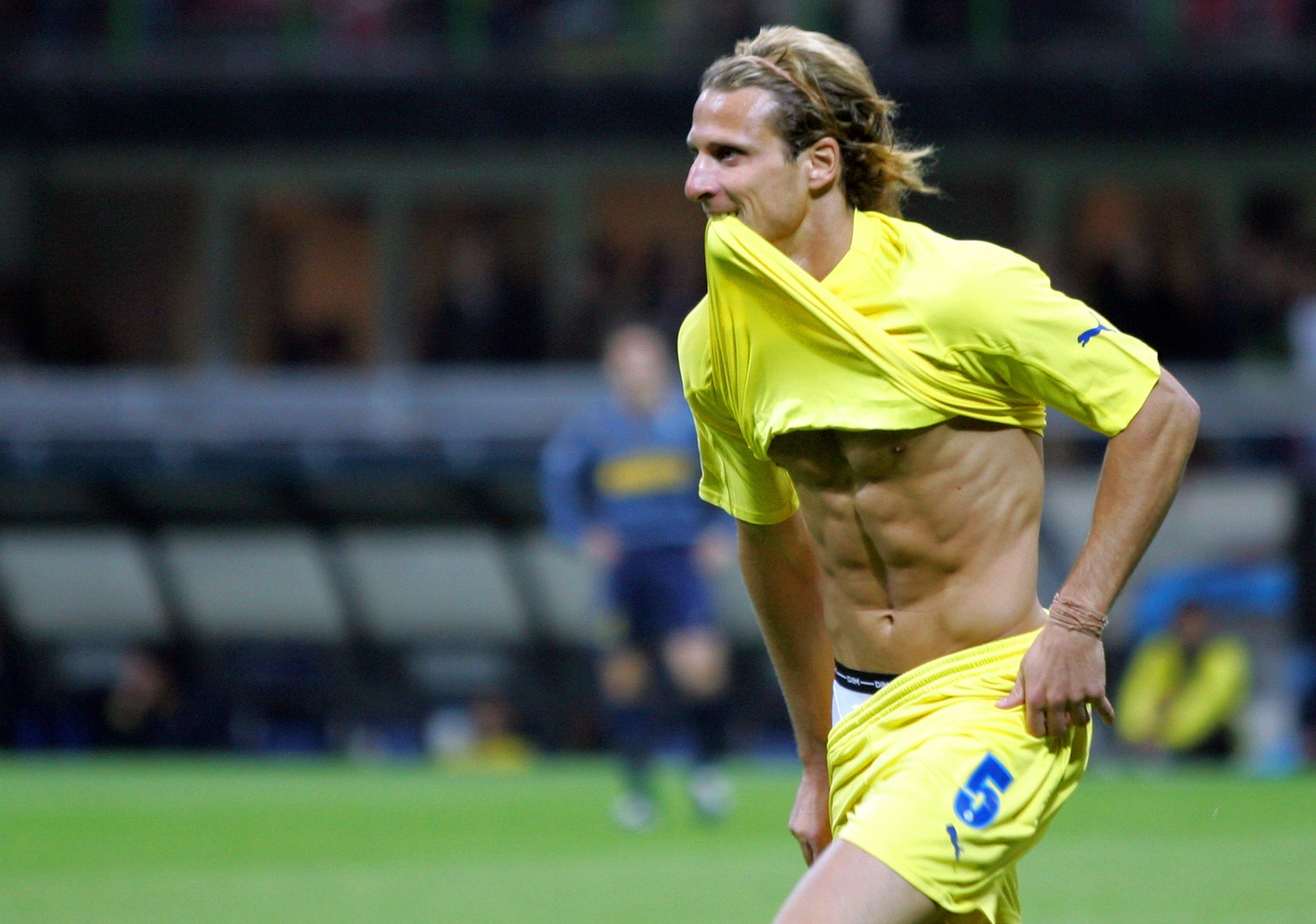 Forlán: "No me puedo decidir entre Manchester y Villarreal, que gane el mejor" Forlán: "No me puedo decidir entre Manchester y Villarreal, que gane el mejor"