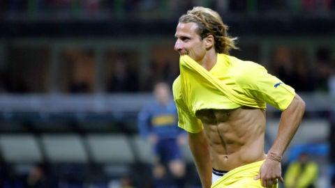 Forl&aacute;n celebra un gol durante su etapa en el Villarreal