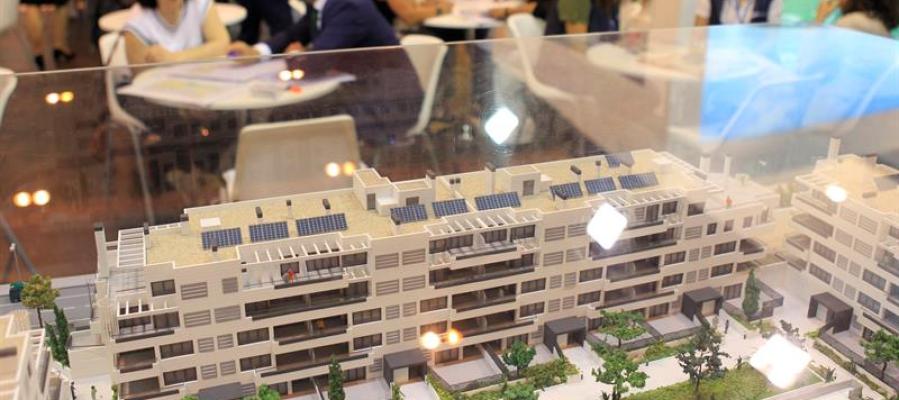 Vista de la maqueta de una promoción de viviendas en el Salón Inmobiliario Internacional de Madrid (SIMA) Vista de la maqueta de una promoción de viviendas en el Salón Inmobiliario Internacional de Madrid (SIMA)