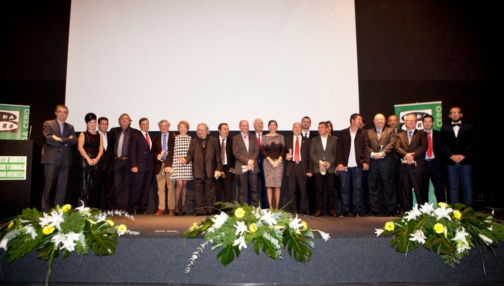 Premiados, Jurado y miembros de Onda Cero Elche, en la V edición de los premios 'Ilicitanos en la Onda'