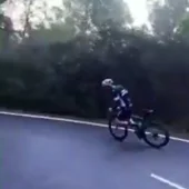 Kolar, efectuando su temeraria bajada Kolar, efectuando su temeraria bajada