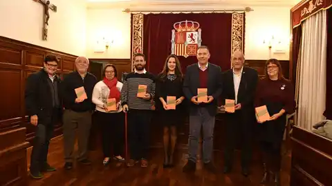 La Diputación acoge la entrega del XVIII Premi de Narrativa Breu 'Josep Pascual Tirado' a Roberto Tormo. CULTURA