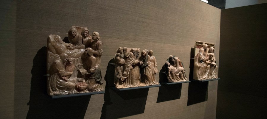 Retablo de Santa Ana, una de las 44 piezas de Villanueva de Sijena Retablo de Santa Ana, una de las 44 piezas de Villanueva de Sijena