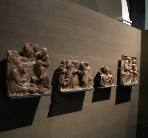 Retablo de Santa Ana, una de las 44 piezas de Villanueva de Sijena Retablo de Santa Ana, una de las 44 piezas de Villanueva de Sijena