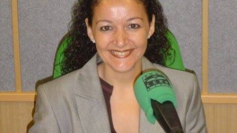Carmen Pa&uacute;l presenta el magac&iacute;n C&aacute;diz en la Onda. 