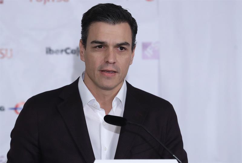 Sánchez, a Rajoy: "Hablar se habla del tiempo, pero la Constitución se actualiza" Sánchez, a Rajoy: "Hablar se habla del tiempo, pero la Constitución se actualiza"