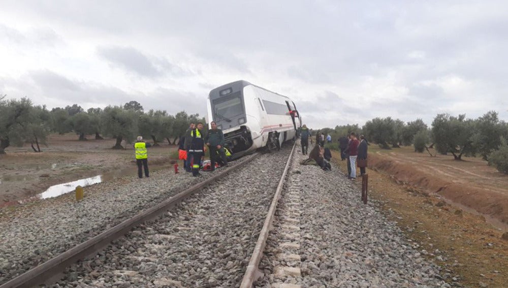 Tren Málaga-Sevilla que ha descarrilado