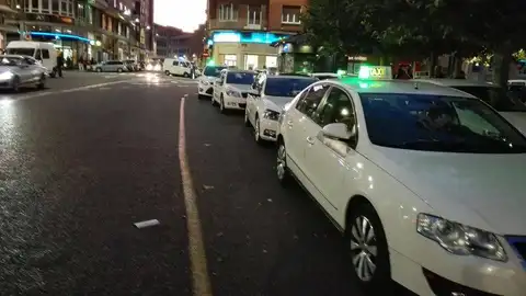 Taxis de Palencia en la parada de Plaza de San Lázaro. TAXIS PALENCIA
