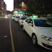 Taxis de Palencia en la parada de Plaza de San Lázaro.