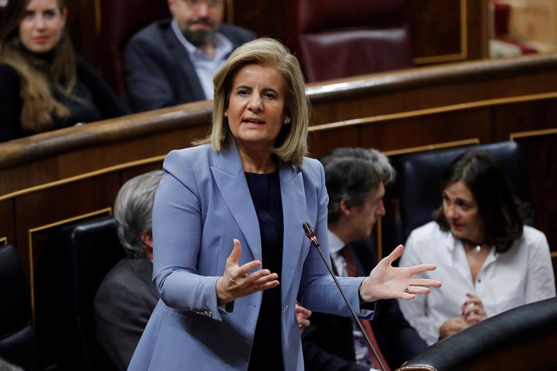 La Brújula de la Economía: El Gobierno saca 3.586 millones de la hucha de las pensiones para la paga extra La Brújula de la Economía: El Gobierno saca 3.586 millones de la hucha de las pensiones para la paga extra