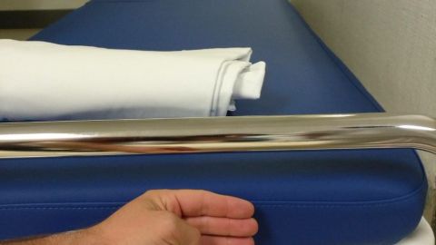 Las camillas de La Paz puestas a la venta por sus empleados