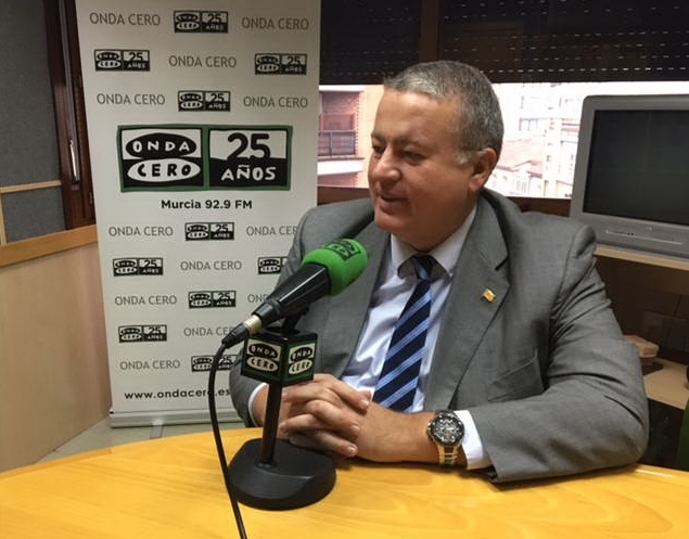 Bernabé avisa de que los vecinos que anoche amenazaron con repetir actos vandálicos en las vías, están localizados. Bernabé avisa de que los vecinos que anoche amenazaron con repetir actos vandálicos en las vías, están localizados.