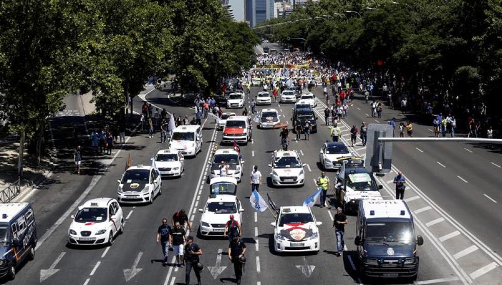 Manifestación de taxistas en Madrid contra las licencias de vehículos VTC