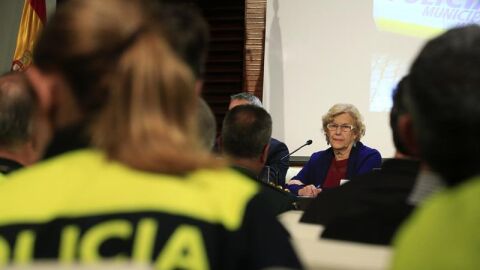 Manuela Carmena en un acto de la Polic&iacute;a Municipal