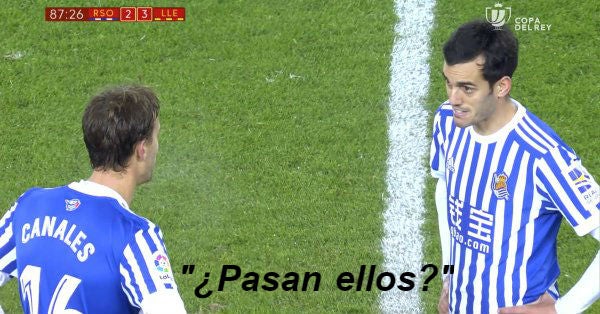 El 'lío' de Juanmi tras el 2-3 del Lleida que eliminaba a la Real Sociedad: "¿Pasan ellos?" El 'lío' de Juanmi tras el 2-3 del Lleida que eliminaba a la Real Sociedad: "¿Pasan ellos?"