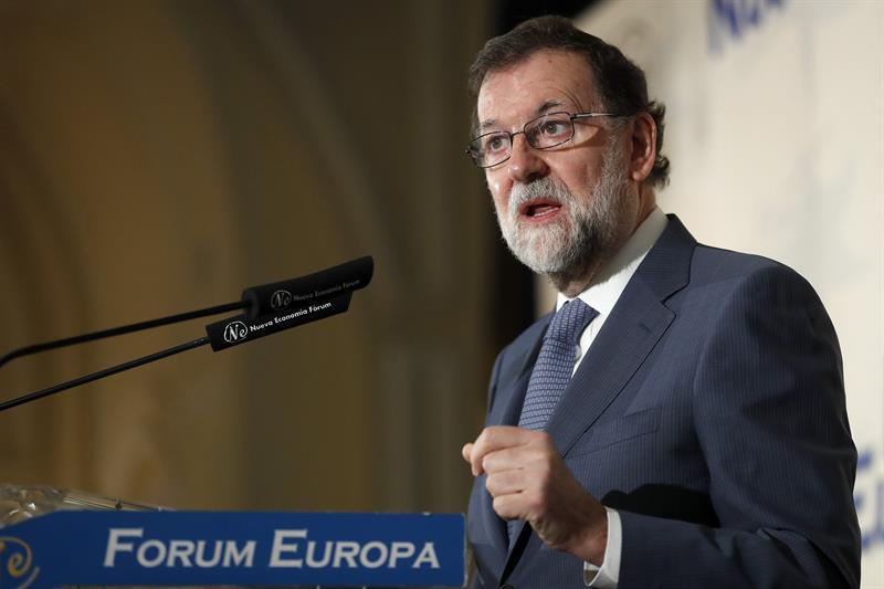 Rajoy defiende la aplicación del 155 en Cataluña y asegura que es "lo menos" que se podía hacer Rajoy defiende la aplicación del 155 en Cataluña y asegura que es "lo menos" que se podía hacer