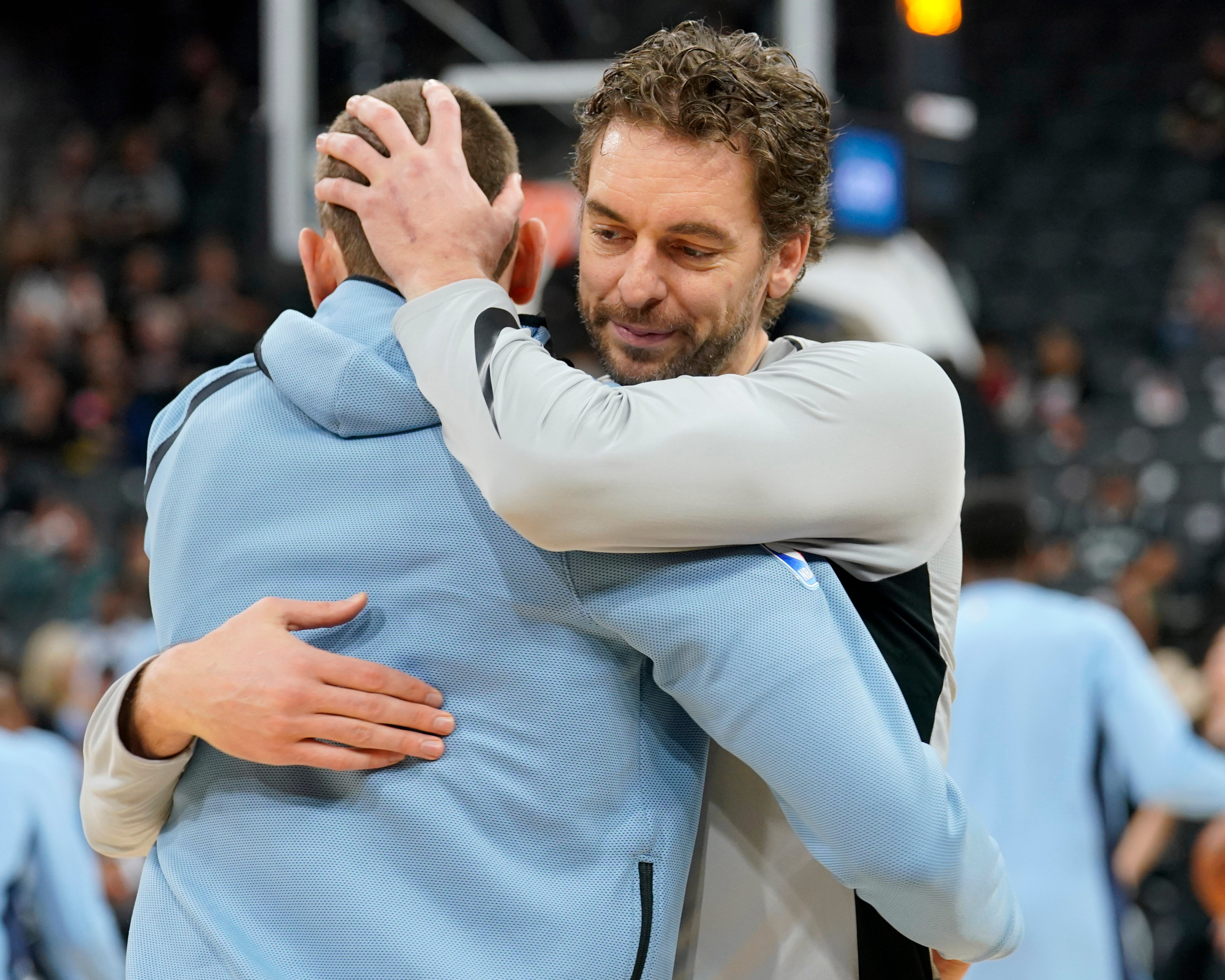 Pau se lleva el duelo ante Marc Gasol; victorias de Ibaka y Willy con Raptors y Knicks Pau se lleva el duelo ante Marc Gasol; victorias de Ibaka y Willy con Raptors y Knicks