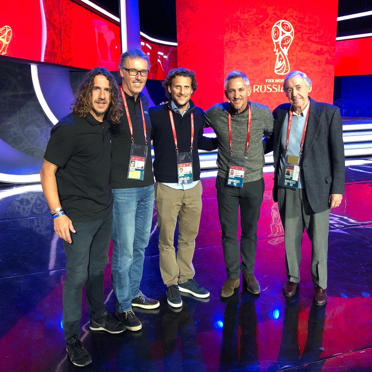 Puyol desvela que España cae en el 'grupo de la muerte' junto a Brasil... en el ensayo del sorteo Puyol desvela que España cae en el 'grupo de la muerte' junto a Brasil... en el ensayo del sorteo