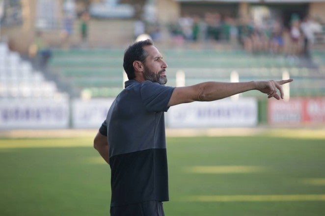 Vicente Moreno "queremos ganar los tres partidos antes de navidad" Vicente Moreno "queremos ganar los tres partidos antes de navidad"