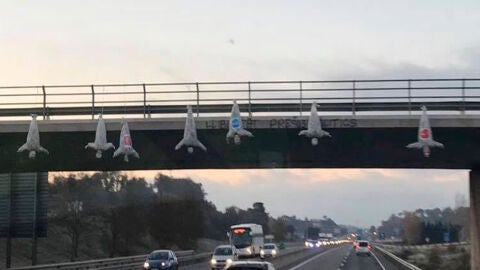 Simulan el asesinato de los votantes de PPC, PSOE y Ciudadanos en un puente de Barcelona