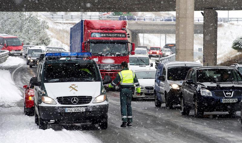 La situación en las carreteras mejora a la espera de nuevas nevadas La situación en las carreteras mejora a la espera de nuevas nevadas
