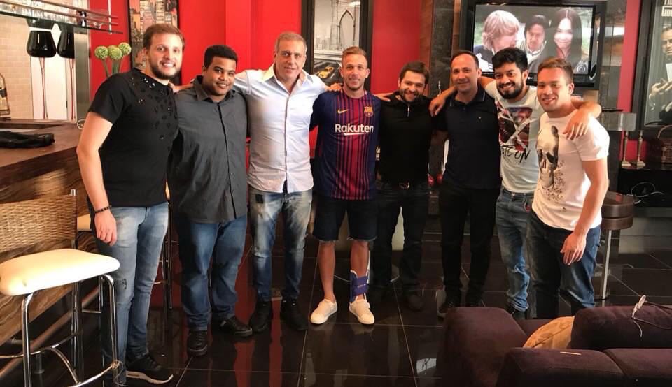 Gremio denunciará al Barcelona ante la FIFA por una foto de Arthur con la camiseta azulgrana Gremio denunciará al Barcelona ante la FIFA por una foto de Arthur con la camiseta azulgrana