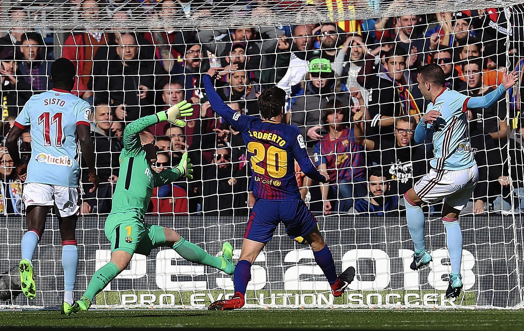 Barcelona 2 - 2 Celta | El Barcelona se deja dos puntos en la pelea por el título Barcelona 2 - 2 Celta | El Barcelona se deja dos puntos en la pelea por el título