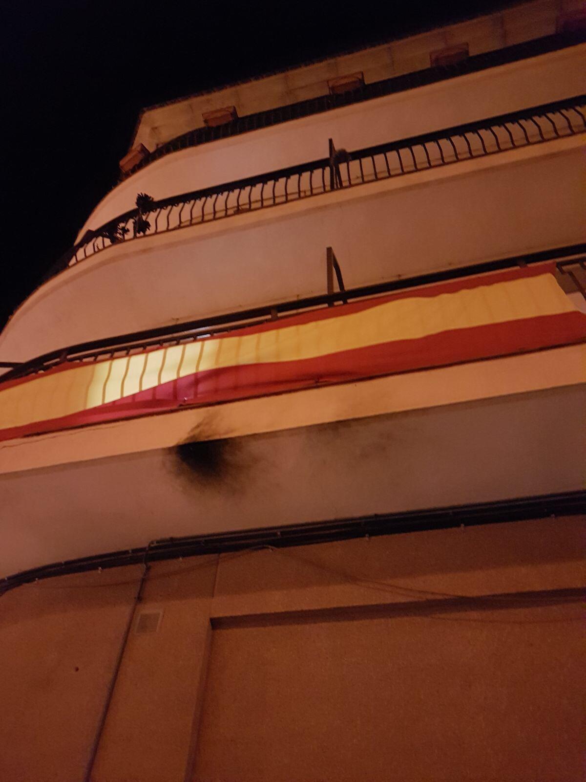 Atacan una vivienda de Balsareny, en Barcelona, que tenía una bandera de España colgada en el balcón Atacan una vivienda de Balsareny, en Barcelona, que tenía una bandera de España colgada en el balcón