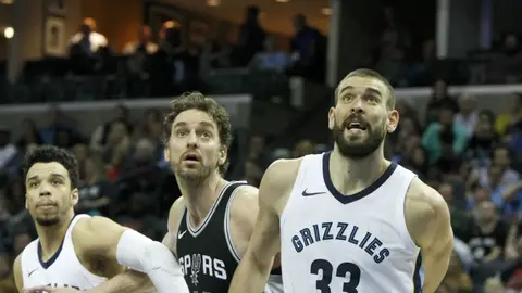 Pau y Marc Gasol se miden en la cancha Pau y Marc Gasol se miden en la cancha